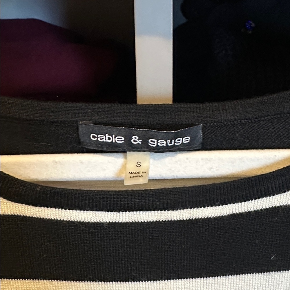 Cable & Gauge black/blue/white striped 1/2 dolman sleeve sweater size S - Picture 2 of 3